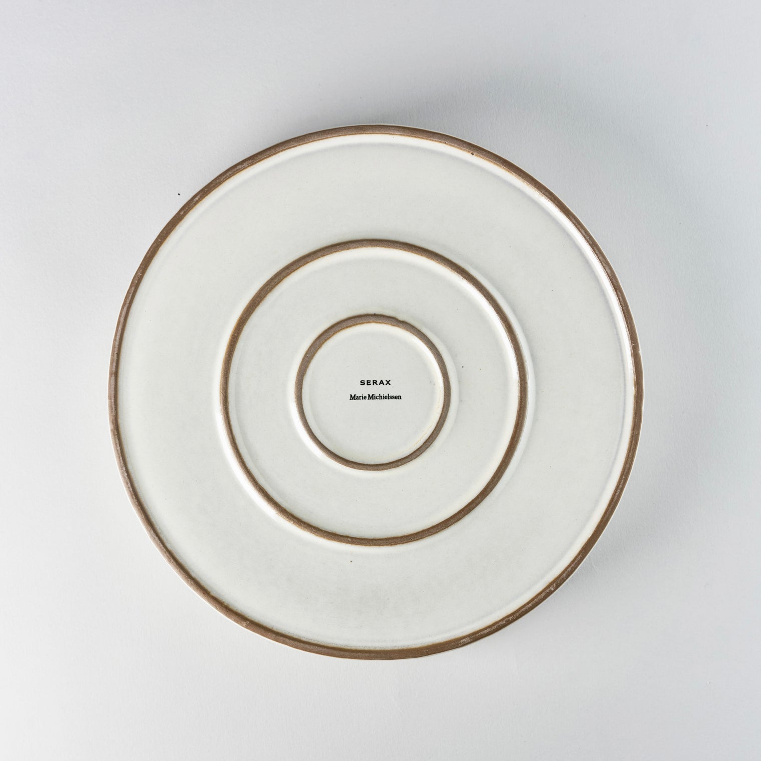La Mère Deep Plate L Off White, L25 W25 H4.5cm, Design by Marie Michielssen