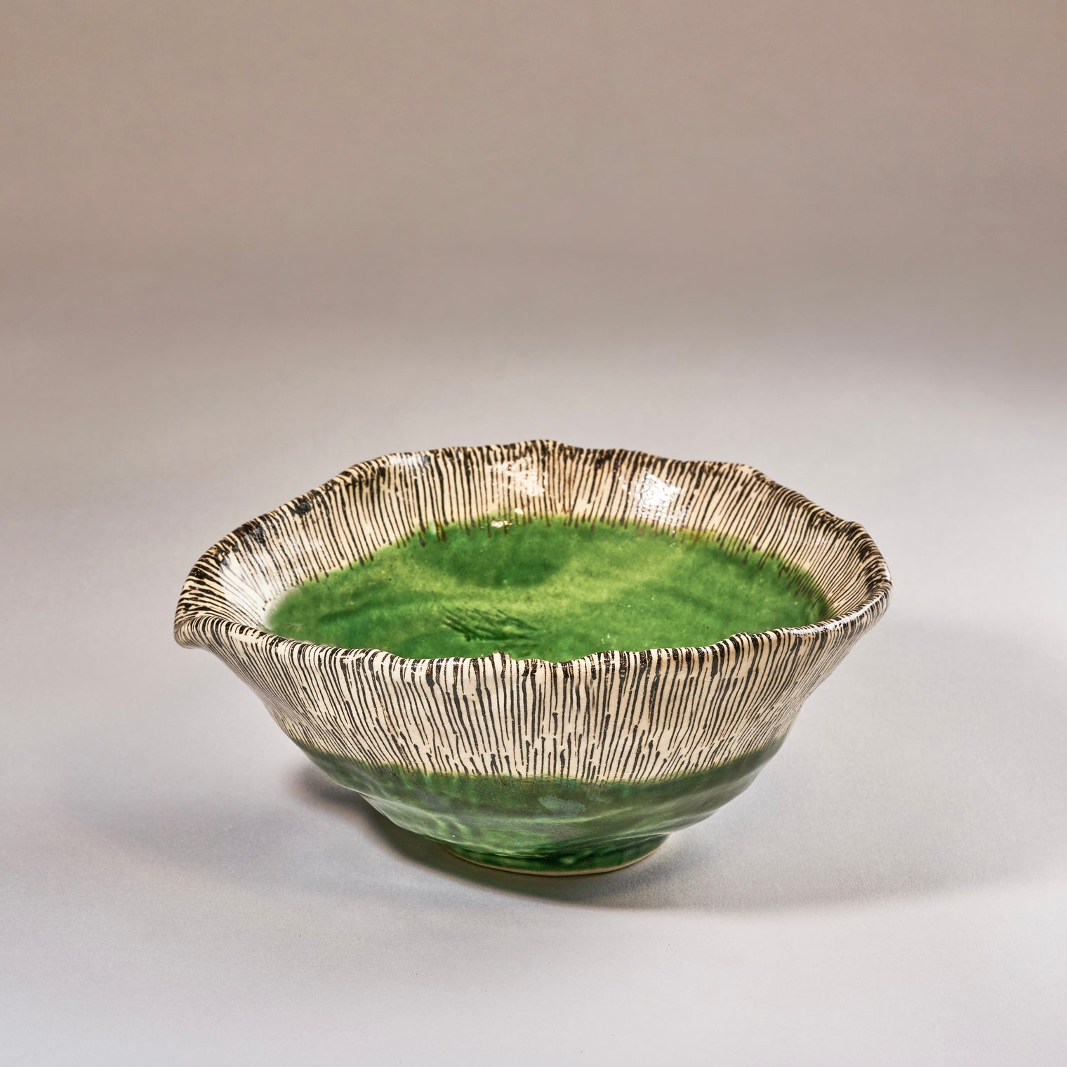Oribe Tokusa Spout Bowl, 20cm x 18cm x H9cm