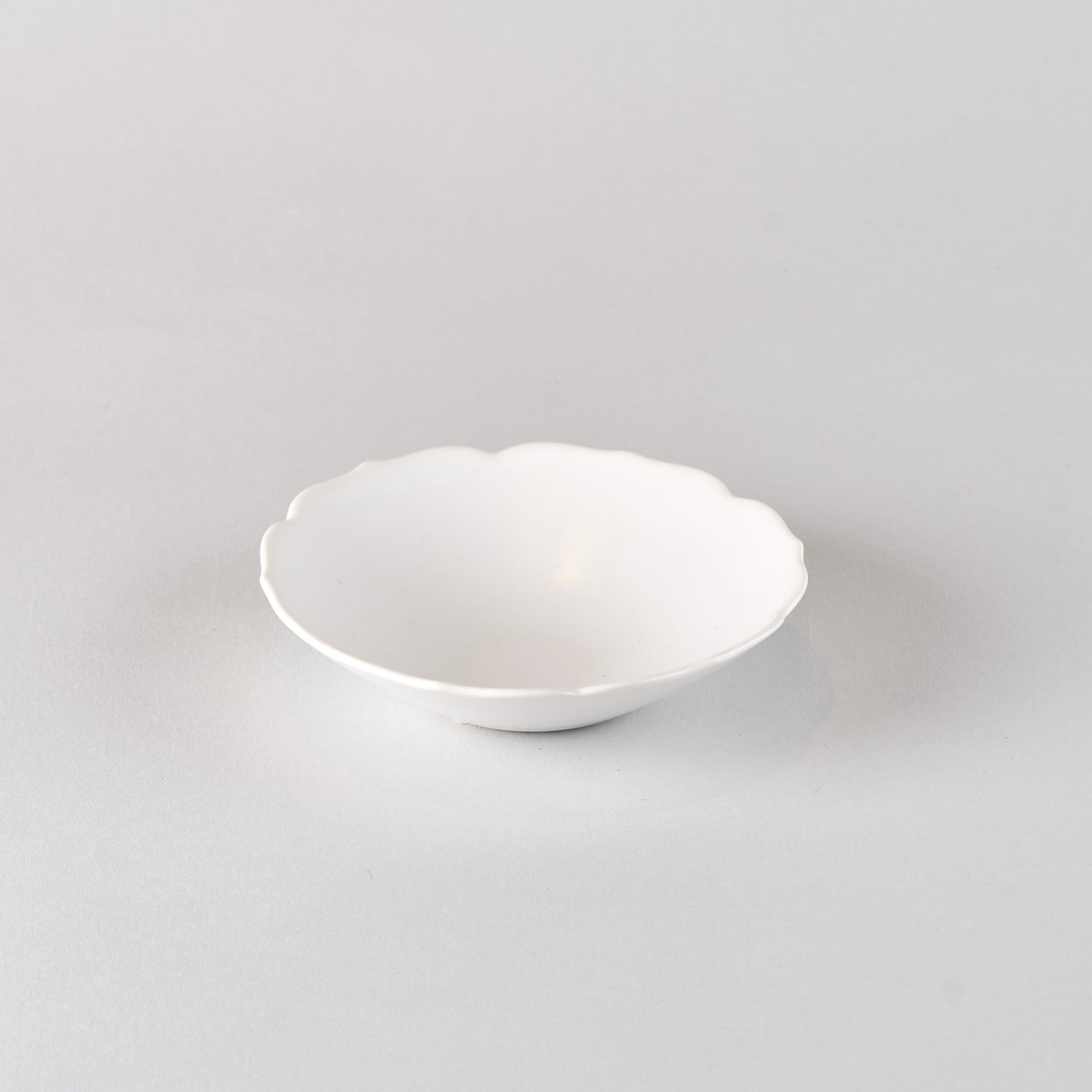 Mujagi Flower 06, Thin, Matt, 11cm x H2.5cm
