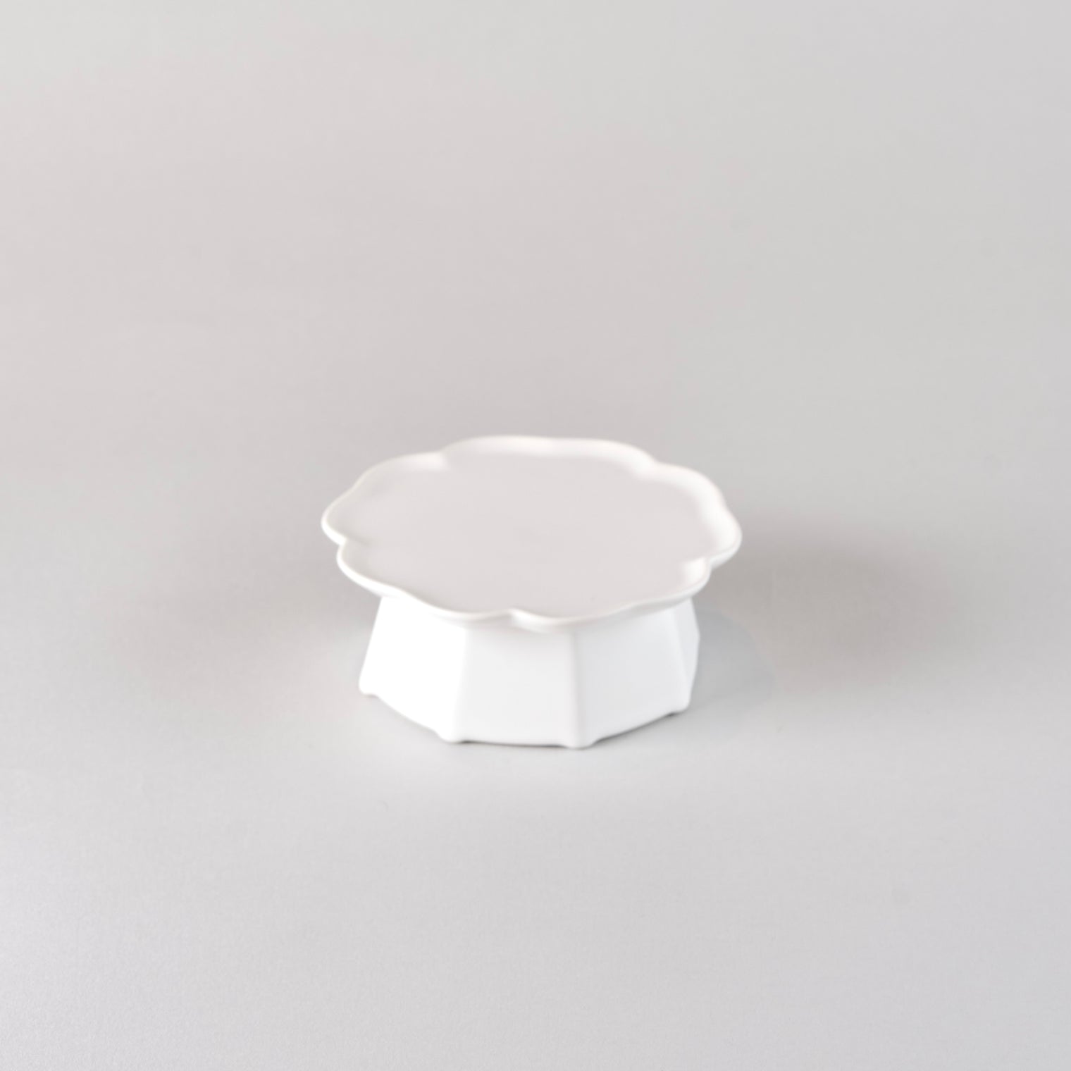 Mujagi Flower 05, Soban, Matt, 9.5cm x H3.5cm