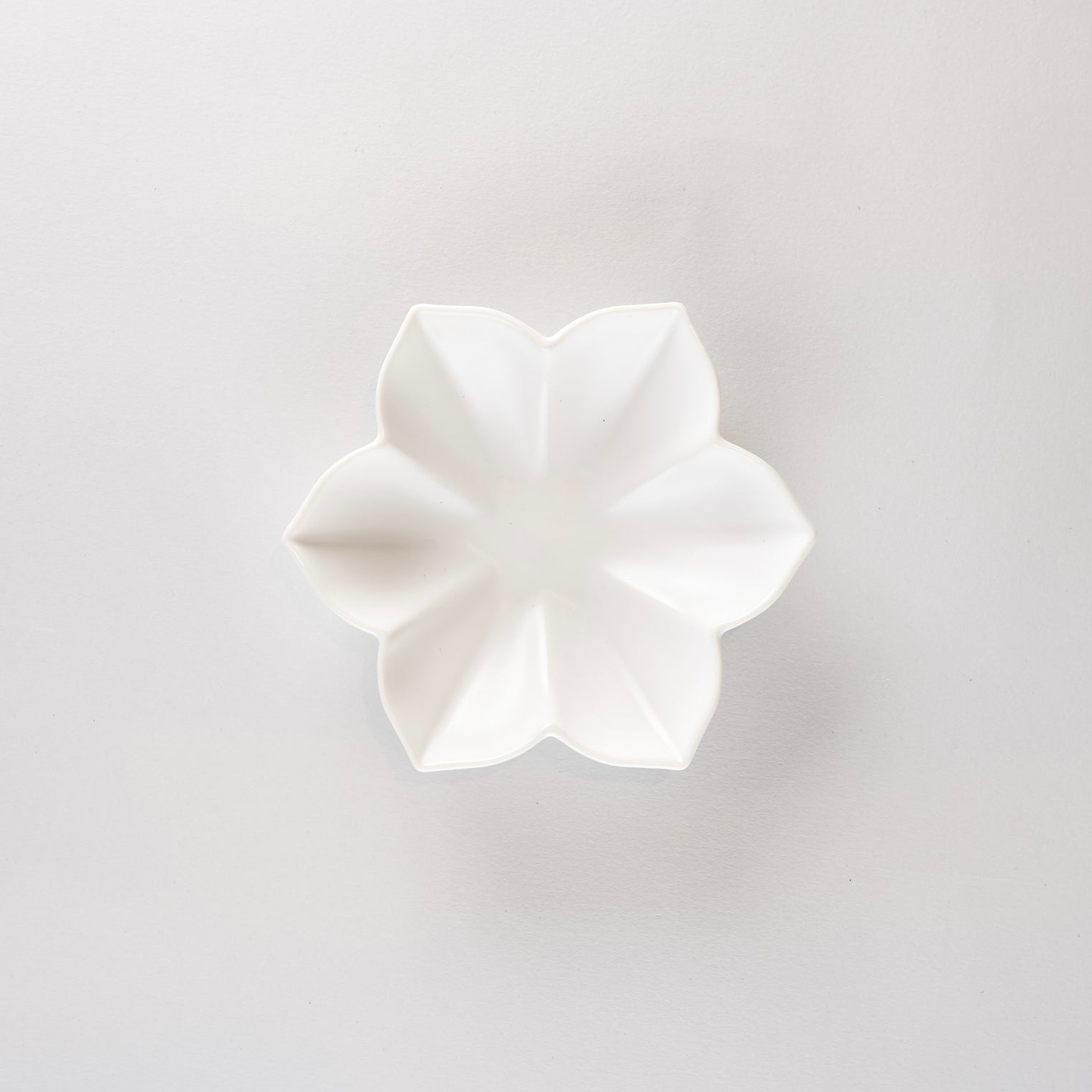 Mujagi Flower 06, Matt, 14cm x H3cm