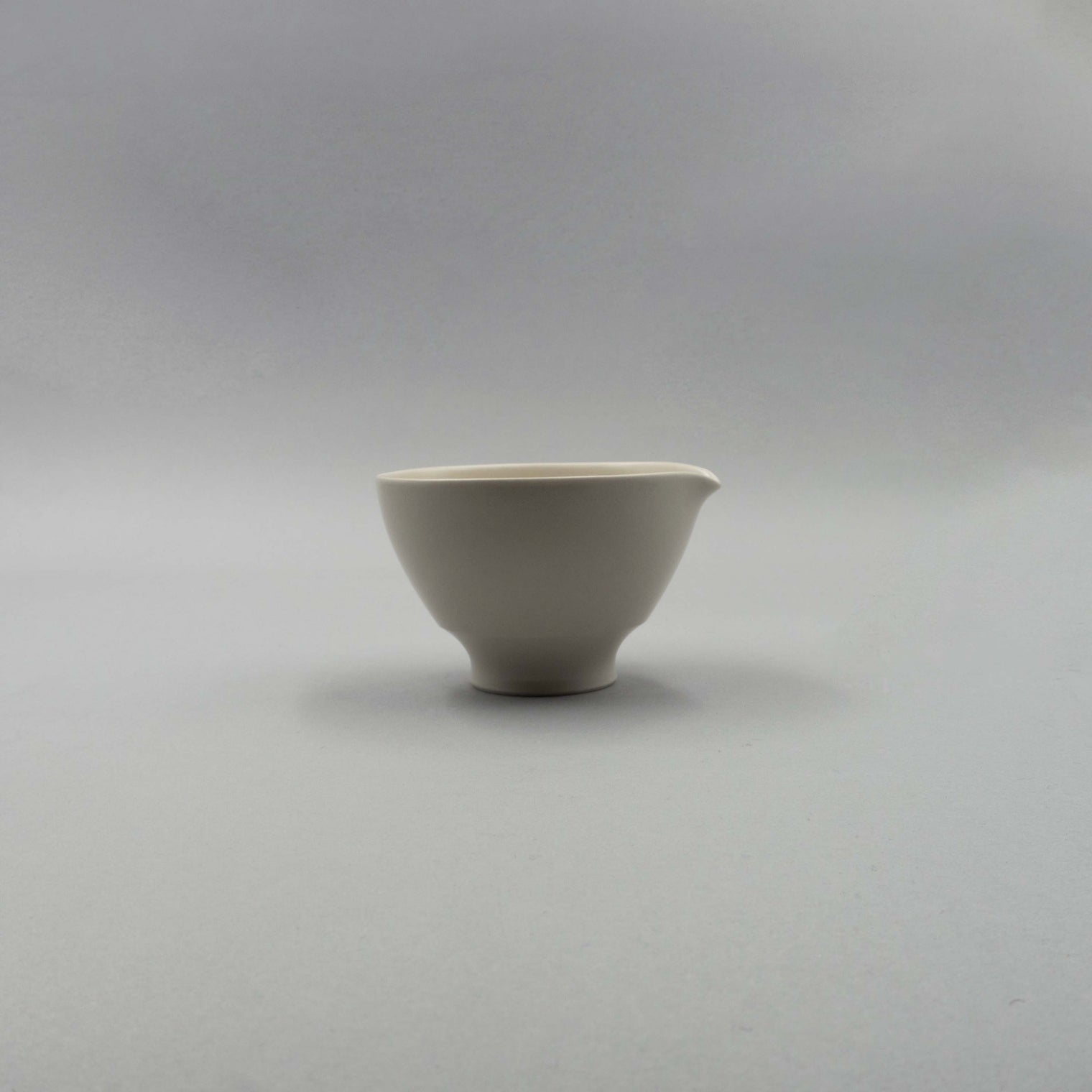 Hanasaka Une Spout Bowl Small, 9.5cm x 6cm