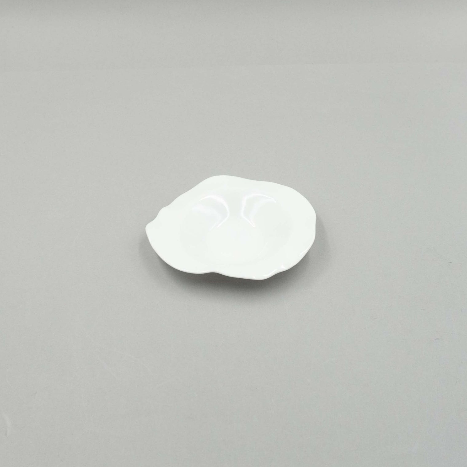 Heaven Plate, 13cm x 11cm, Design by Roos Van de Velde