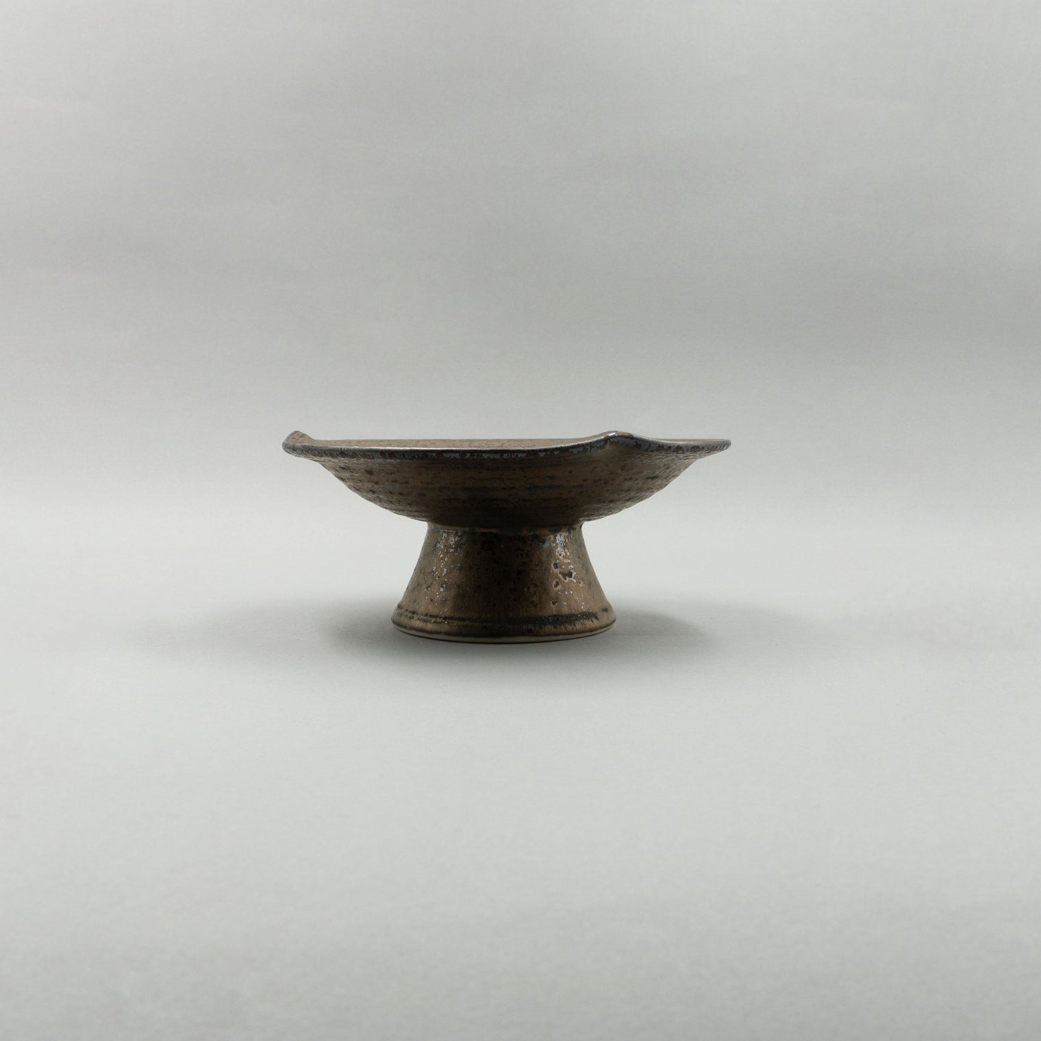 Kinrei Sashimi Stand, 16.7cm x 7.5cm
