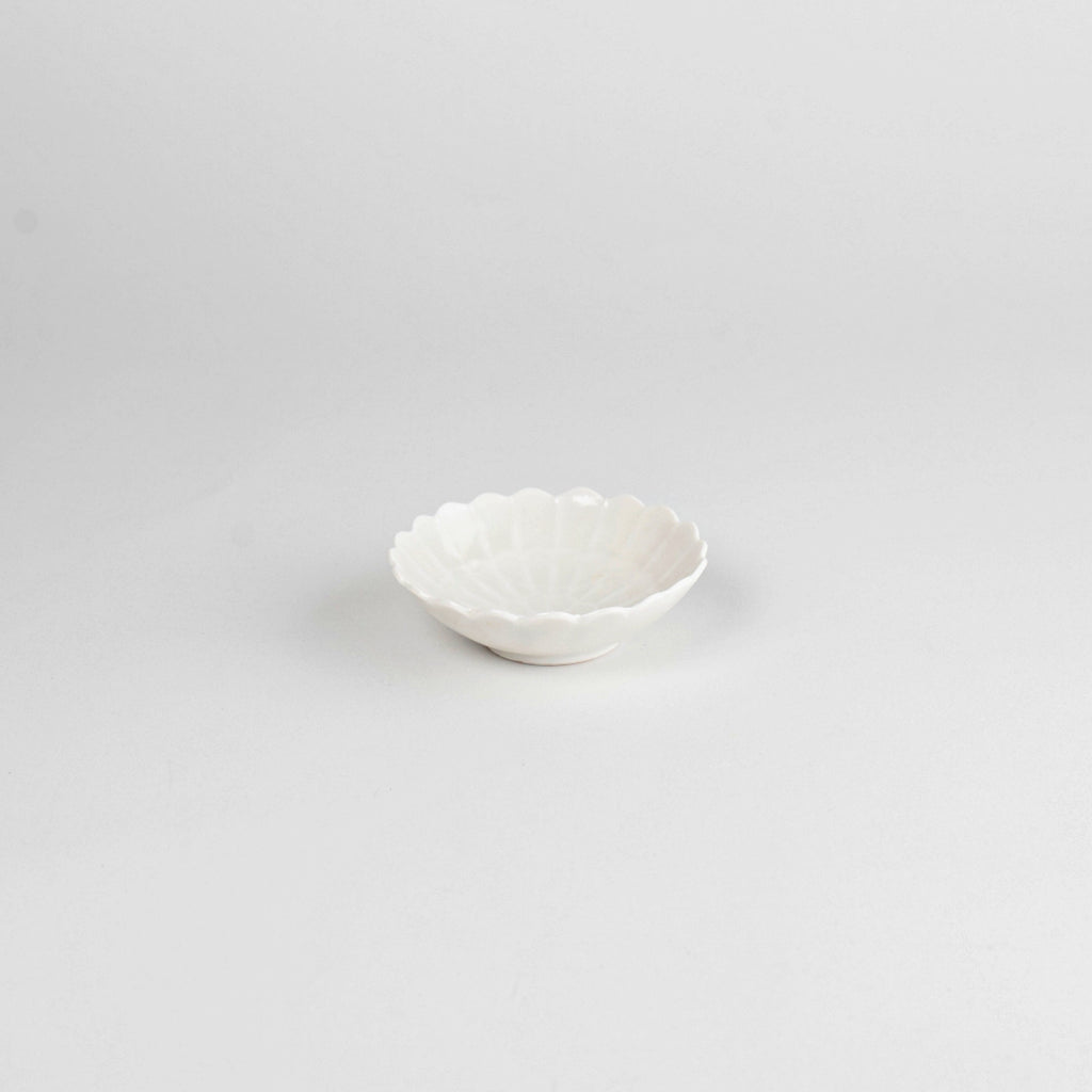 Asami Maeda Chrysanthemum Small Bowl White, 9×2.6cm