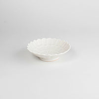 Asami Maeda Chrysanthemum Medium Plate White, 15×4.5cm