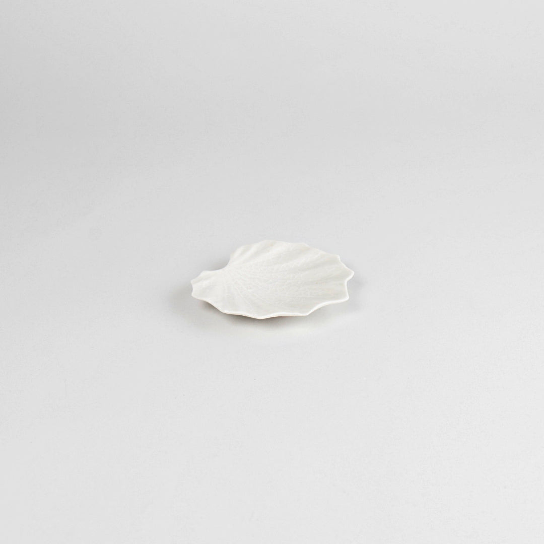 Asami Maeda Butterbur Mini Dish White, 9x8.5cm