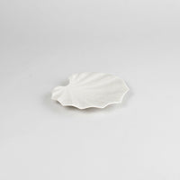 Asami Maeda Butterbur Small Plate White, 13.6×13×1.5cm