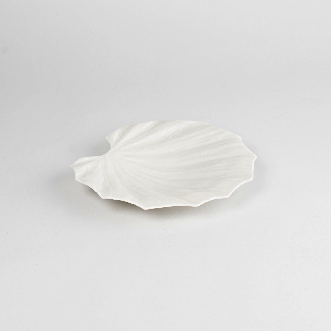 Asami Maeda Butterbur Medium Plate White, 18.2×17.9×2.3cm