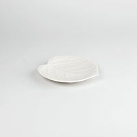 Asami Maeda  Ficus Umbellata Small Plate White, 15.3×14.3×1.7cm