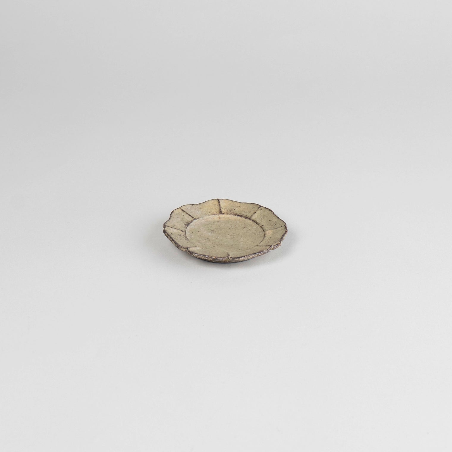 ONKO 8 Petal Tea Cup Saucer Green, 7.5x1.2cm