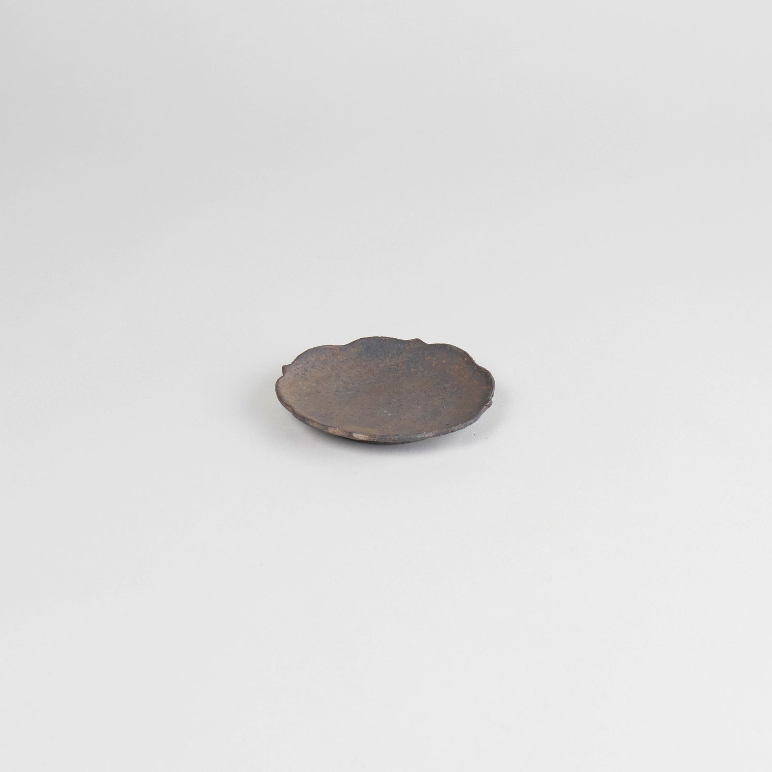 ONKO Small Plate B Bronze, 7.5x1.2cm