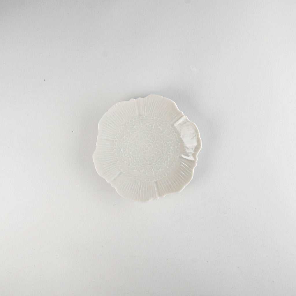 Asami Maeda 5-inch Raised Plate White, 14.6×15×3cm