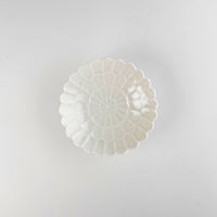Asami Maeda Chrysanthemum Medium Plate White, 15×4.5cm