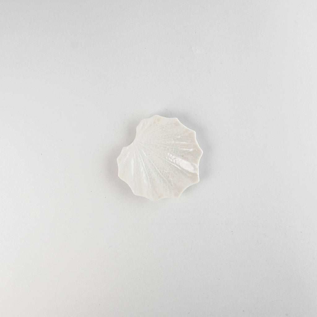 Asami Maeda Butterbur Mini Dish White, 9x8.5cm