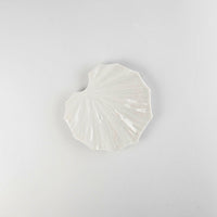 Asami Maeda Butterbur Small Plate White, 13.6×13×1.5cm
