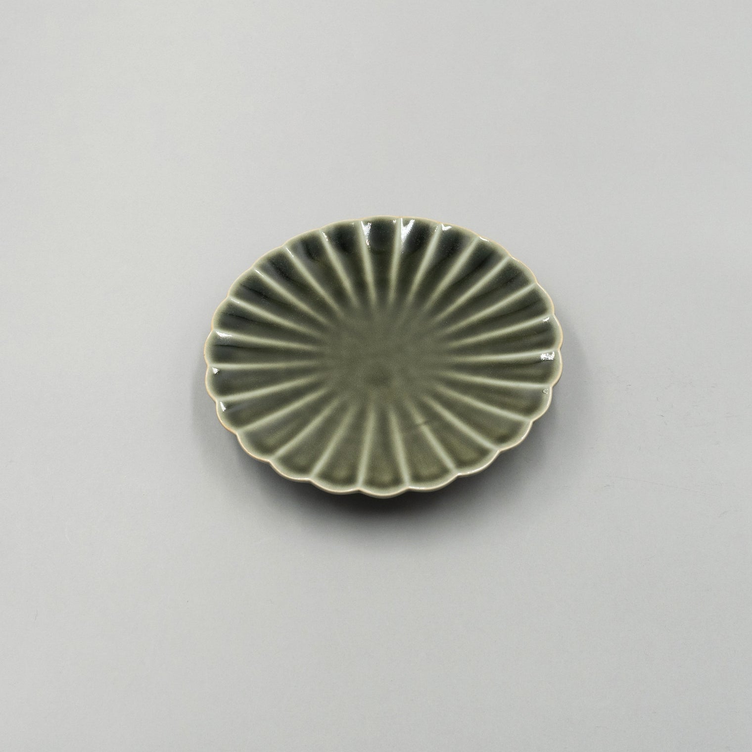 Oribe Kiku Plate 20cm, 20.3cm x 3.2cm
