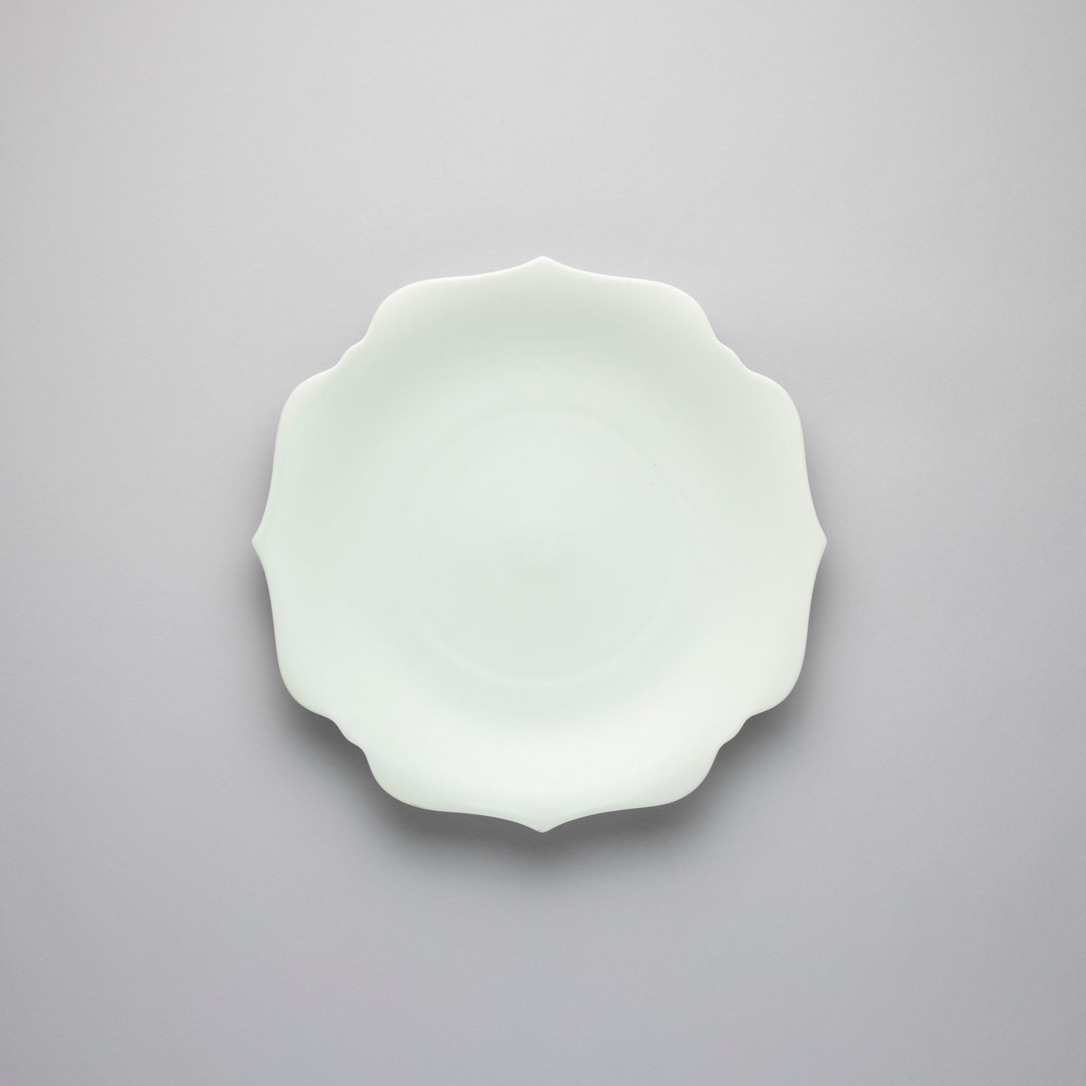 Megumi Ryoka Blue White Plate, 25.5cm x H2.9cm
