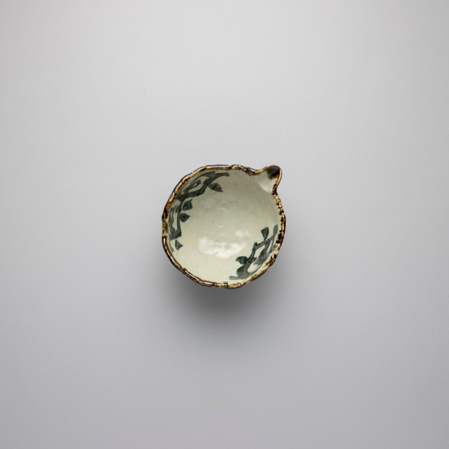 Tako Karakusa Giza Spout Bowl, 14.5cm x 12.5cm x H7cm