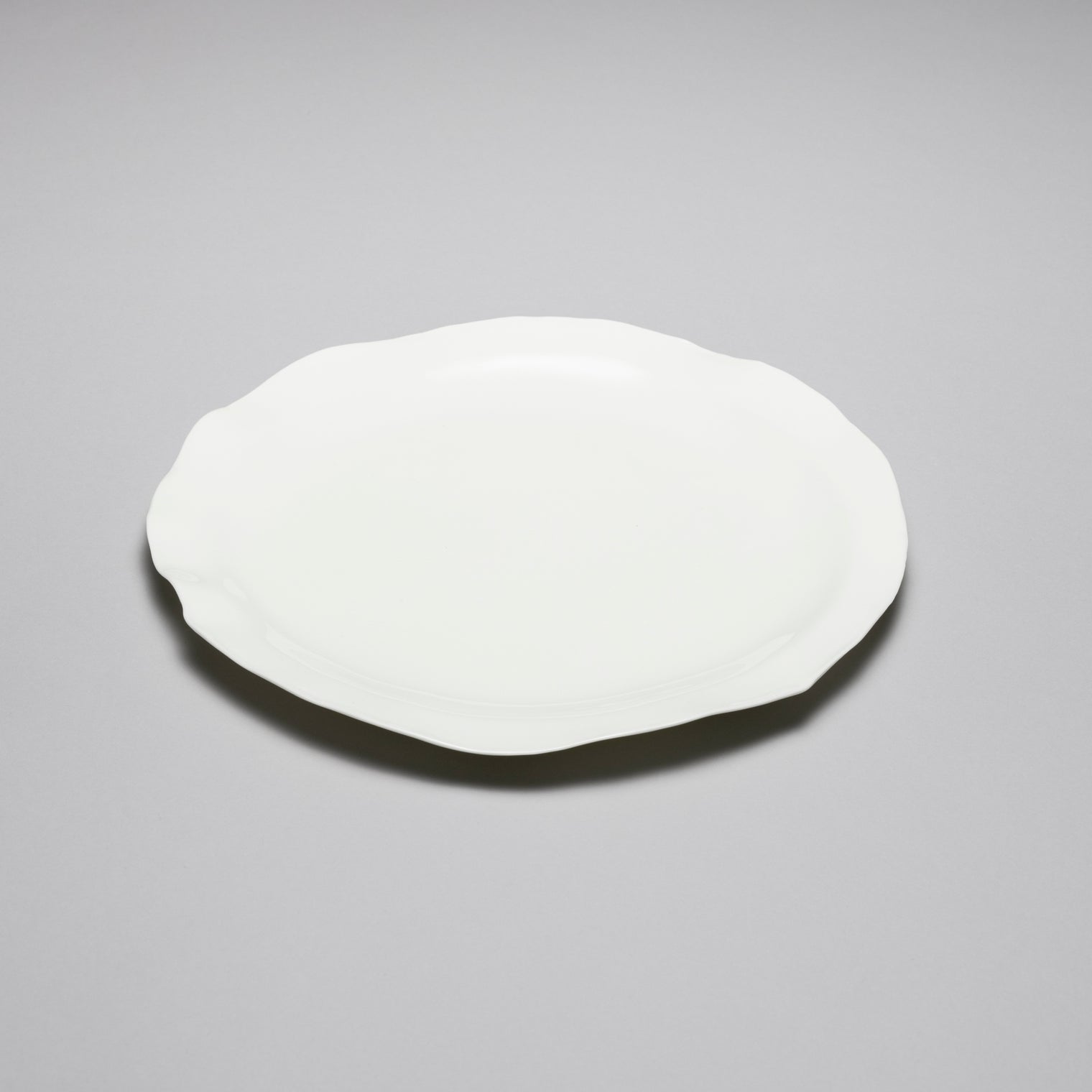 Oval Plate, 31cm x 22.5cm, Design by Roos Van de Velde