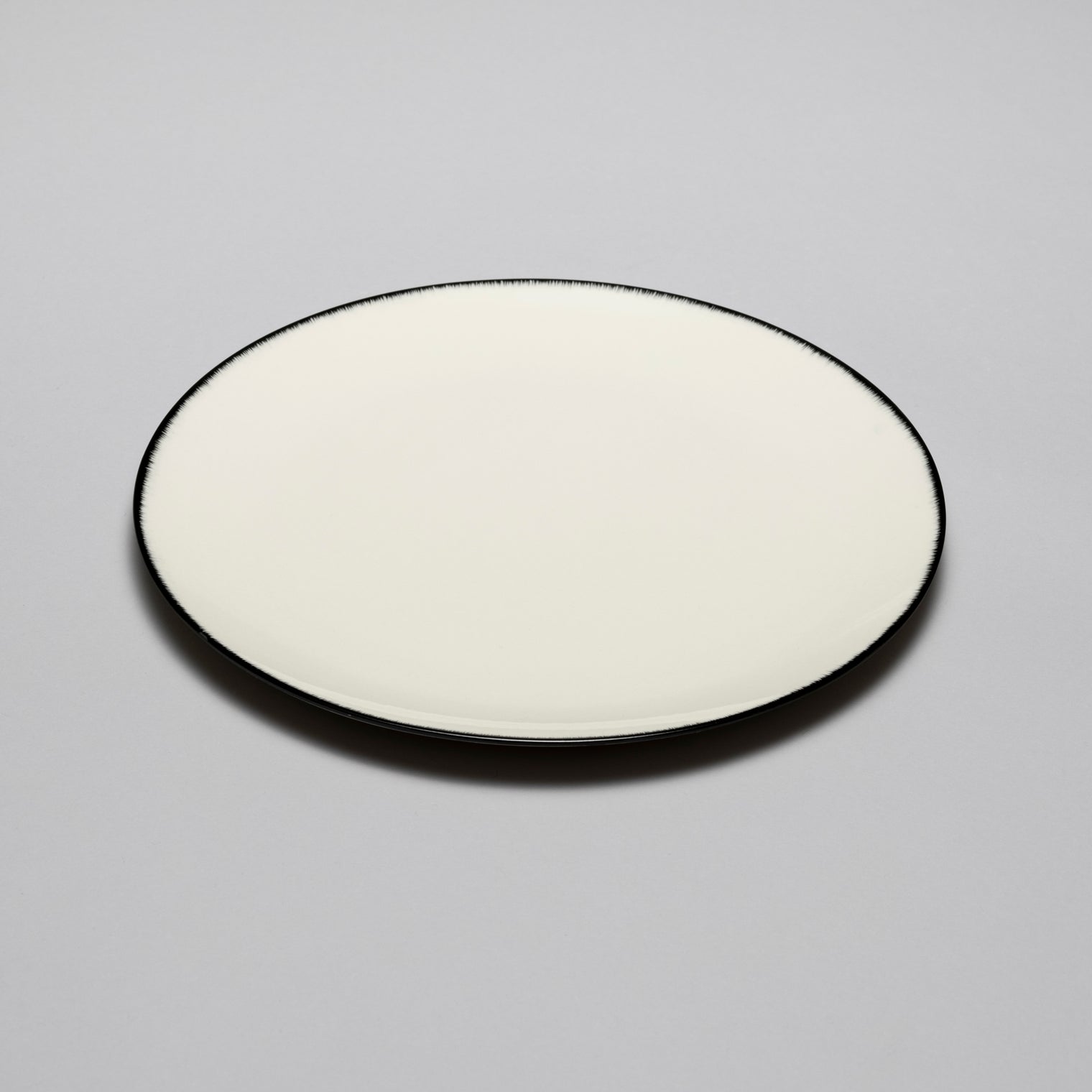 Dinner Plate, 24cm, Dé Off-White/Black VAR 1, Design by Ann Demeulemeester