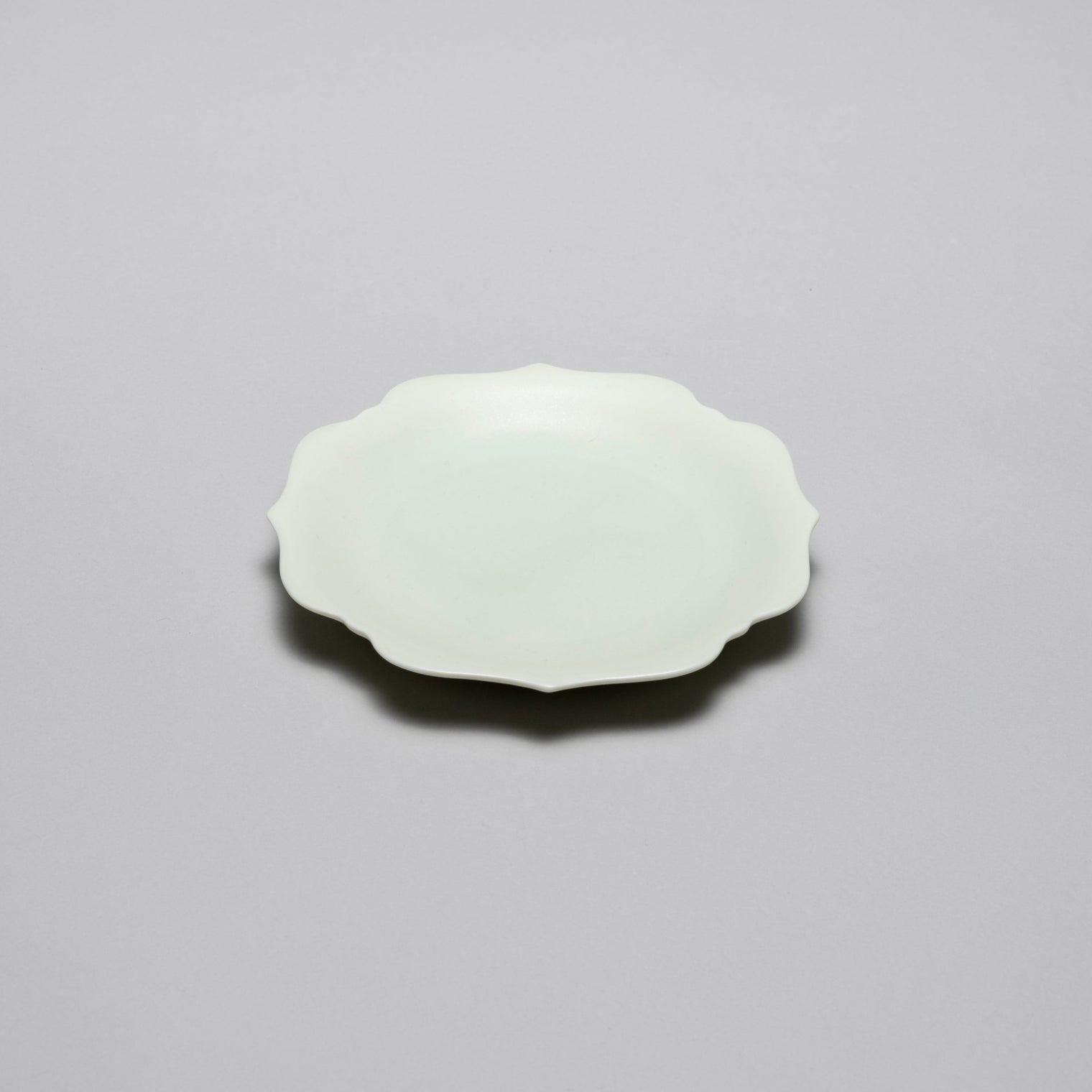 Megumi Ryoka Blue White Plate, 16.5cm x H2cm