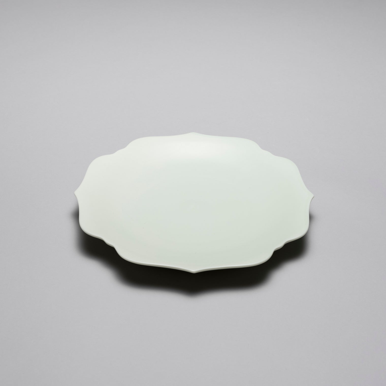 Megumi Ryoka Blue White Plate, 25.5cm x H2.9cm