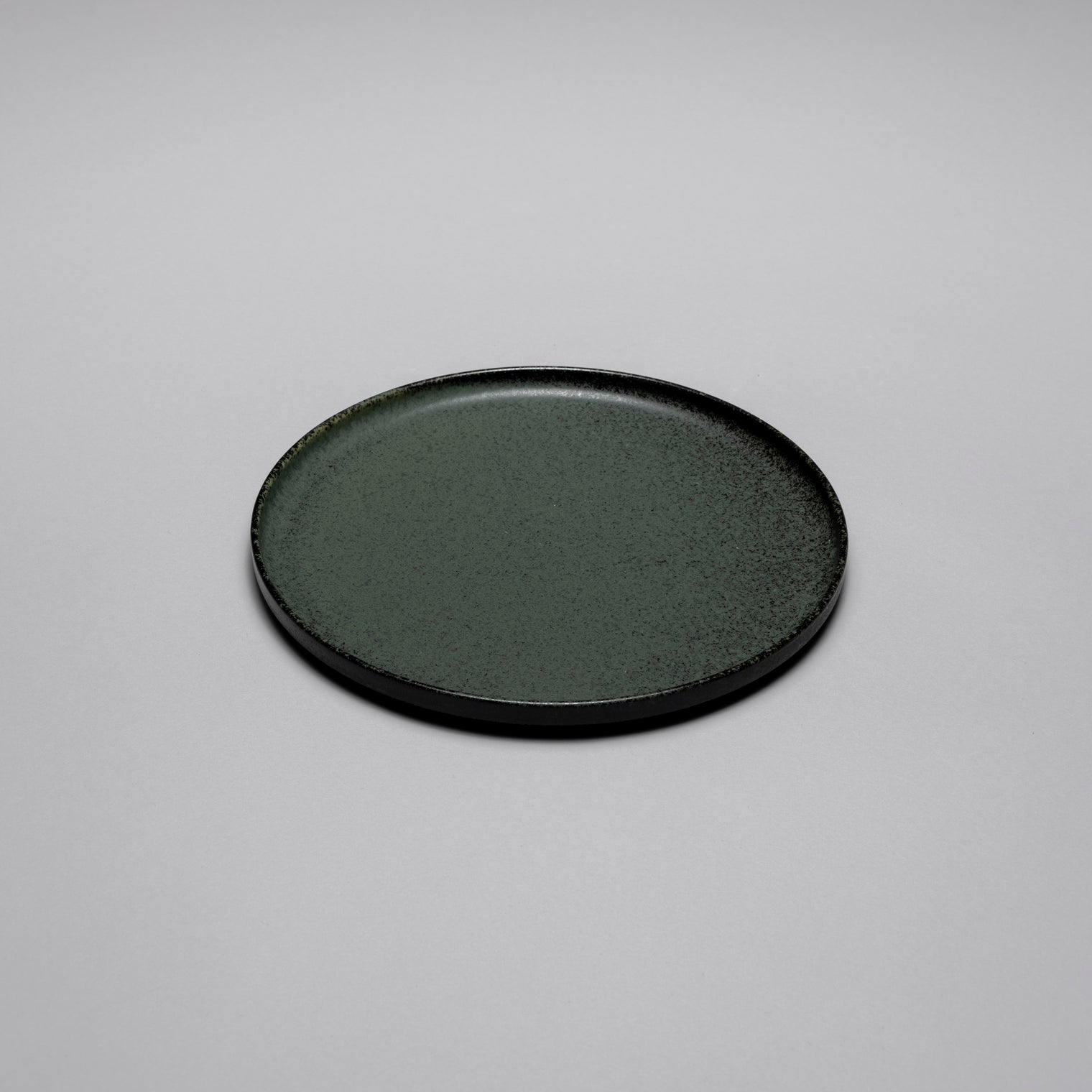 Kokuteki Short Rim Plate, 22.9cm x H1.7cm