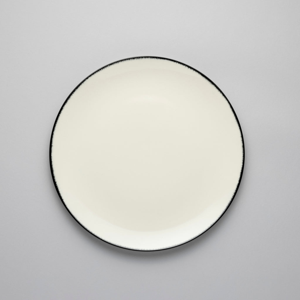 Dinner Plate, 24cm, Dé Off-White/Black VAR 1, Design by Ann Demeulemeester