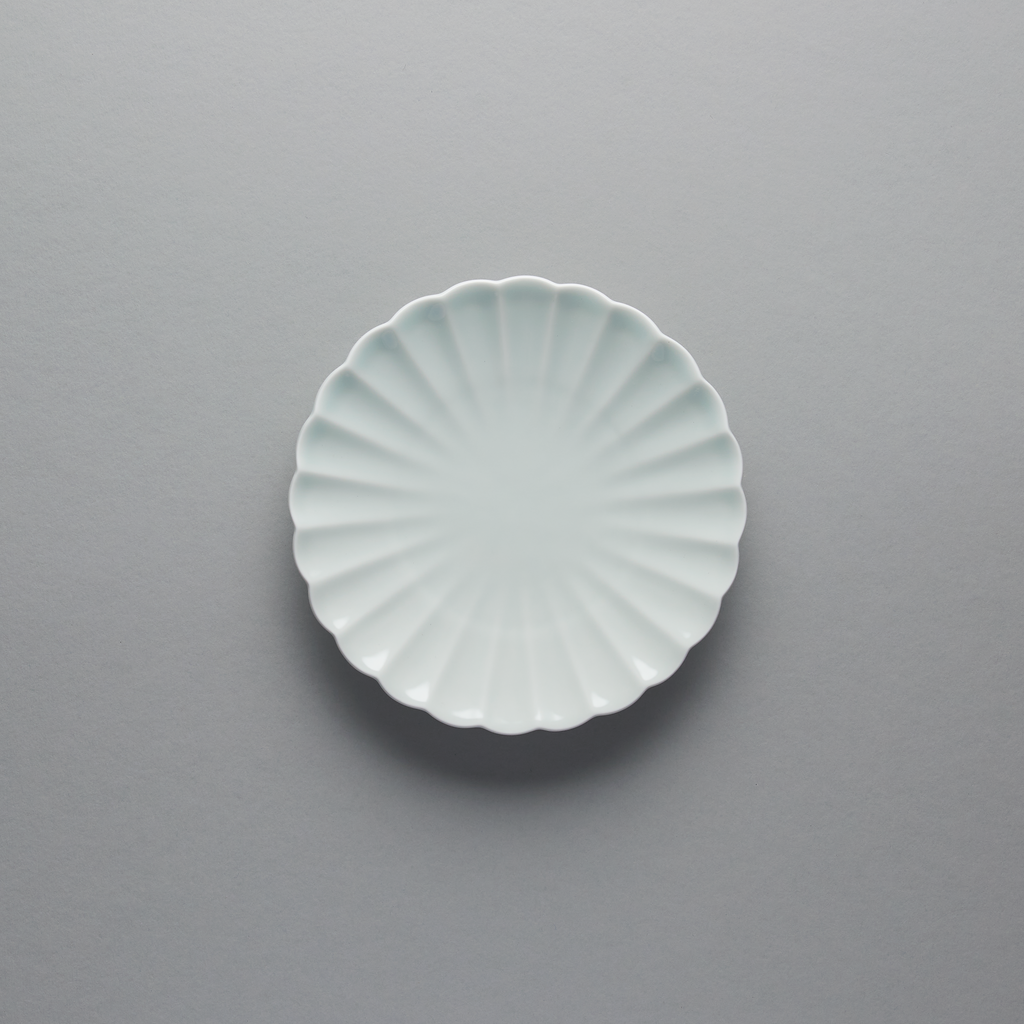 Seihaku Kiku Plate 20cm, 20.3cm x 3.2cm