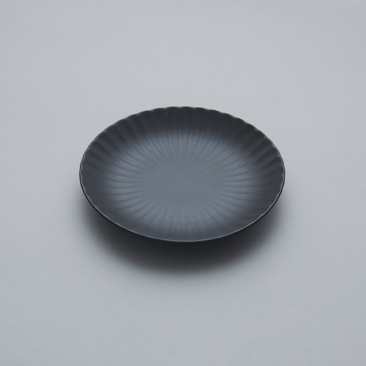 Kasumi Black Plate, 24cm